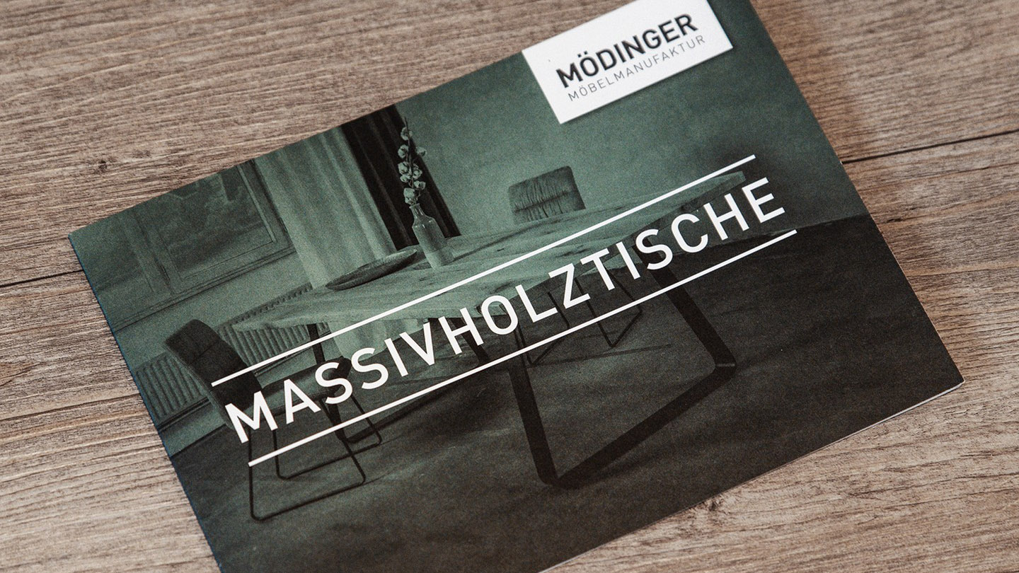 KREAVIS Case // Moedinger Moebelmanufaktur // Unternehmens-Broschuere Mockup