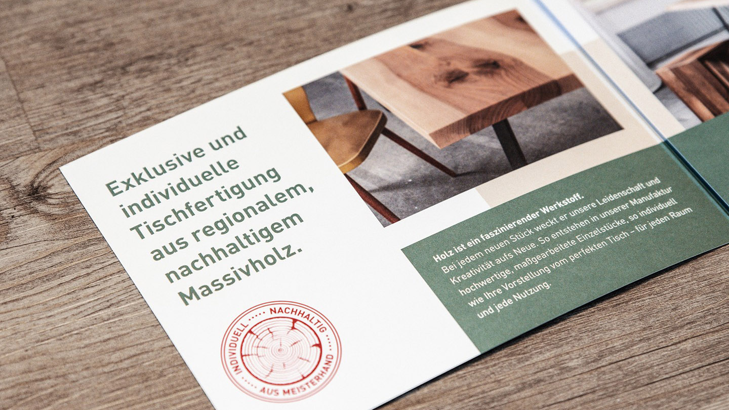 KREAVIS Case // Moedinger Moebelmanufaktur // Unternehmens-Broschuere Mockup